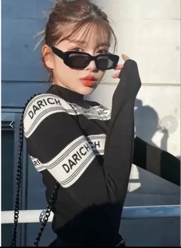 Darich DD 로고 자카드 니트탑