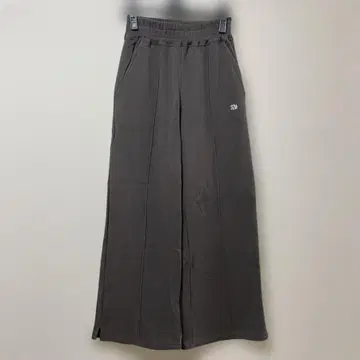 juemi EMB Crease Sweat Pants 차콜