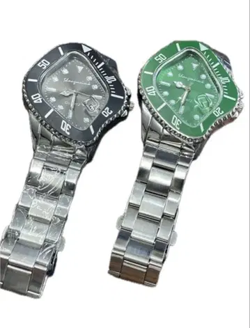 크러쉬 서브마리너 쿼츠 작동품 미사용 2대 묶음 판매