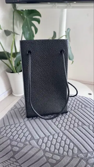 Aeta/PEBBLE GRAIN LEATHER SHOULDER TOTE