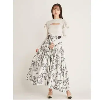 snidel 볼륨 타프타 프린트 플레어 스커트 블랙 0