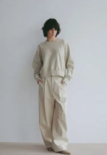 ETRE TOKYO 컴팩트 스웨트 셔츠