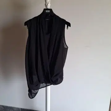 빅토리아 C. 블랙 슬리브리스 탑