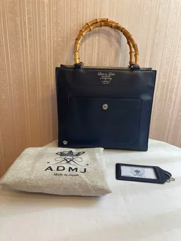 A.D.M.J. 네이비 가죽 핸드백