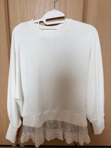 muveil 레이스 자수 맨투맨 38 사이즈