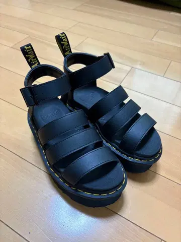 닥터마틴 BLAIREQUAD 통굽 샌들