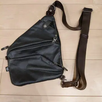 DOUBLES 원 숄더백 그린