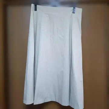 UNTITLED 베이지 플레어 스커트 사이즈 44