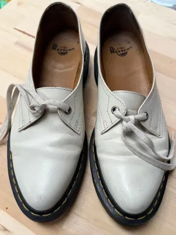 닥터 마틴 화이트 로퍼