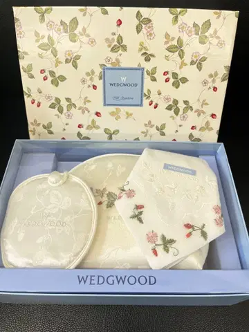 [ 미사용 새상품 ] 웨지우드 기프트 세트 파우치 손수건 거울