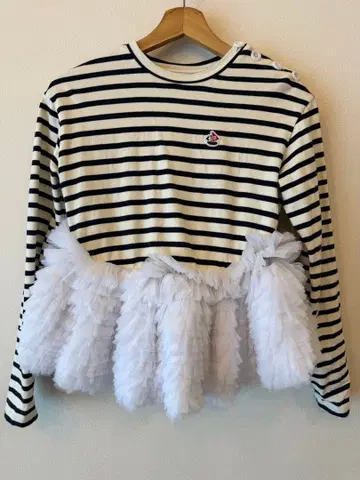 Bibiy. 스트라이프 프릴 긴팔 T셔츠