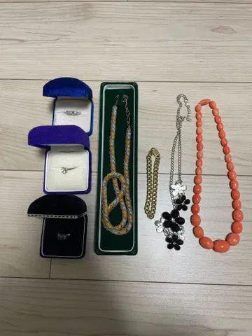유품 정리 여성용 액세서리 목걸이 팔찌 반지 모음
