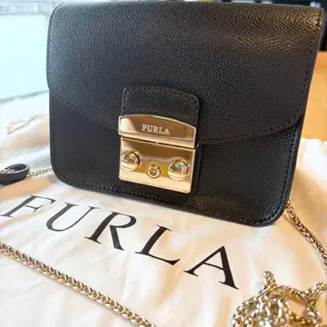 [ 새상품급 ] FURLA 블랙 가죽 숄더백 메트로폴리스