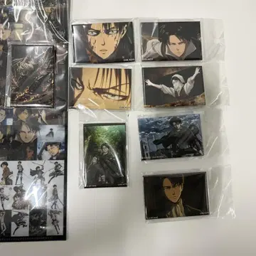 진격의 거인 리바이 백경 캔뱃지 8점 & 클리어 파일 세트