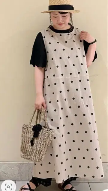 미사용 새상품 사만사 모스모스 도트 무늬 슬리브리스 원피스 베이지