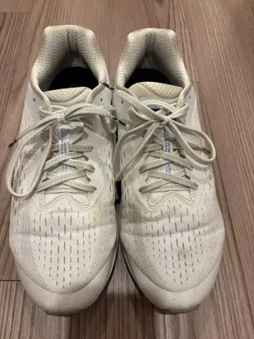 YONEX 러닝화 화이트