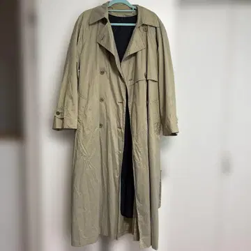 베이지 벨트 포함 트렌치코트