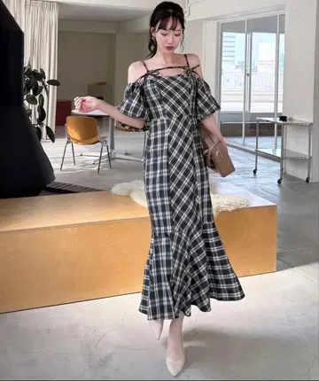 ROYAL PARTY 벌룬 슬리브 컷 아웃 머메이드 원피스