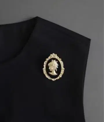 이탈리아 구매 새상품 블랙 카메오풍 빈티지풍 브로치