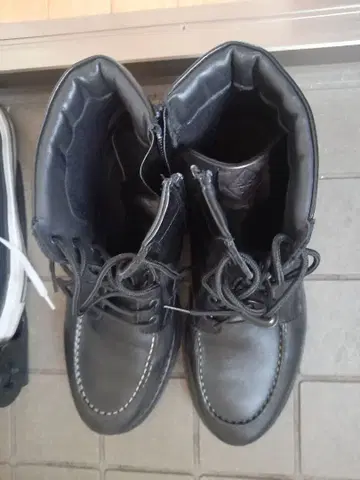 블랙 가죽 지퍼 부츠 하이컷