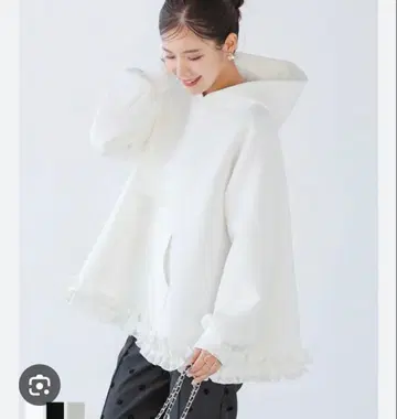 [ ZOZO 한정 컬러 ] 밑단 프릴 텐트 라인 후디