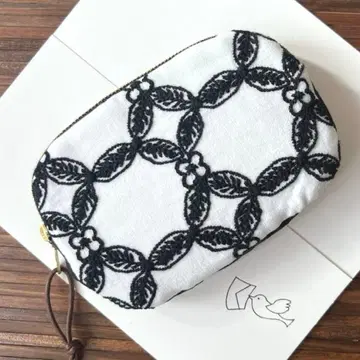 미나 페르호넨 동글납작 파우치 hanaha