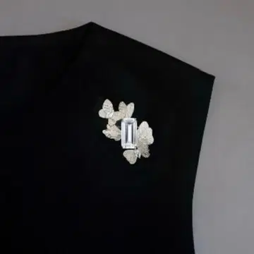 이탈리아에서 구매한 새상품 스퀘어 크리스탈 버터플라이 브로치 나비