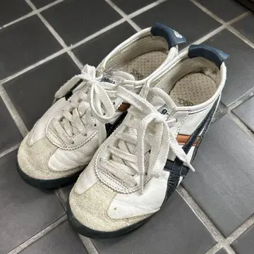 오니츠카타이거 23cm