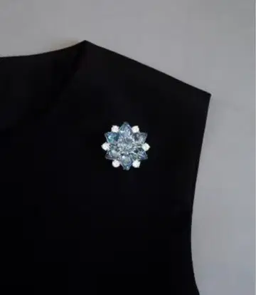 이탈리아 구매 새상품 스카이블루 크리스탈 플라워 브로치