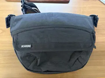 크롬 CHROME 보트 플랩 슬링백 8L 숄더백