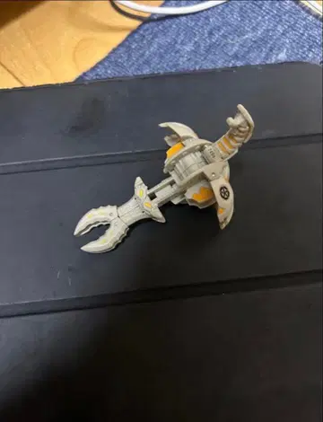 바쿠간 크로우 자우르스 빛 속성