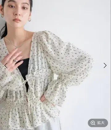 LOWRYS FARM 플라워 2WAY 페플럼 블라우스