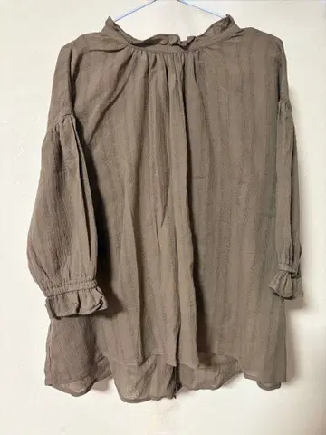 사만사 모스모스 카키 7~5부 소매 프릴 셔츠 백리본 포함