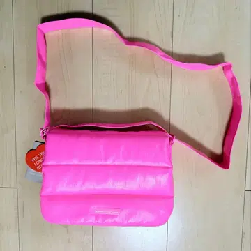 BEYOND THE VINES Glazed Poofy Bag 핑크