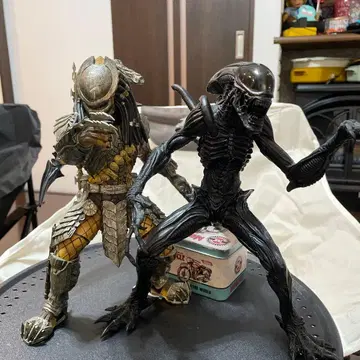 에이리언 vs 프레데터 프레데터 리얼 피규어 2체 세트