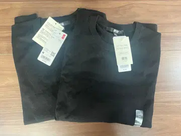 [ 미사용 새상품 ] UNIQLO 메리노울 스웨터 x 2장