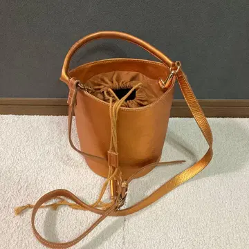 토트백 원형 바닥 양동이형 숄더백 2way 골드 브라운