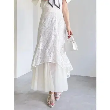 dazzlin 튤 레이어드 레이스 머메이드 스커트