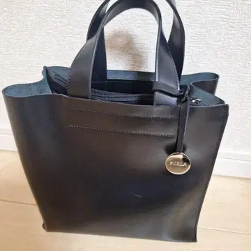 FURLA 블랙 가죽 토트백