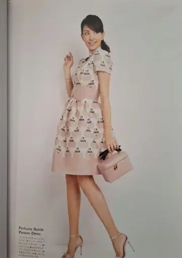 카탈로그 게재 색상 변경 향수병 보틀 패턴 무릎 기장 원피스