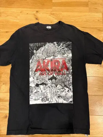 AKIRA WALL OF ART 셔츠
