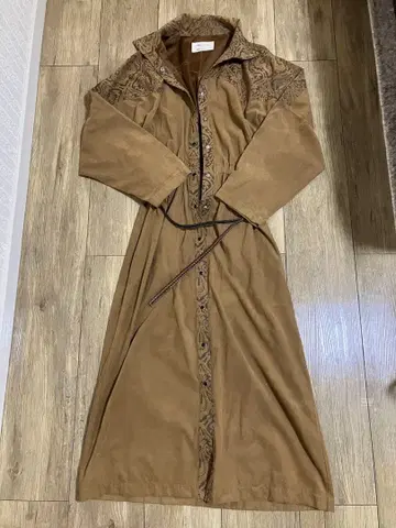 [ 77circa ] 웨스턴 코트