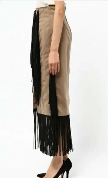 마메쿠로구치 타이트 프린지 스커트