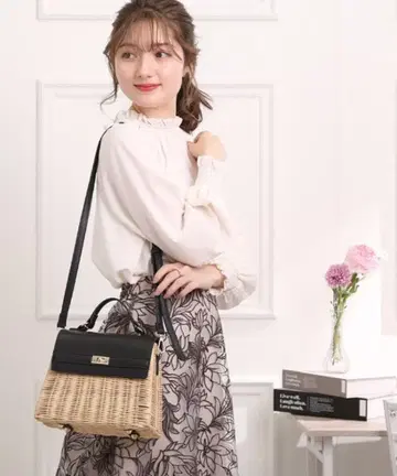 culture brooch 쿠튀르 브로치 라탄 플랩 백