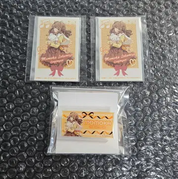 속삭이듯 사랑을 노래하다 산리오 사토미야 모모카 아크릴 명찰 배지 카드