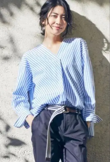 23구 워셔블 Canclini 샤팅 V넥 블라우스 38