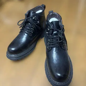 블랙 합성 피혁 하이컷 부츠