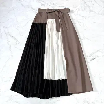 Eimee Law 에이미 로우 이소재 배색 절개 플리츠 스커트 38