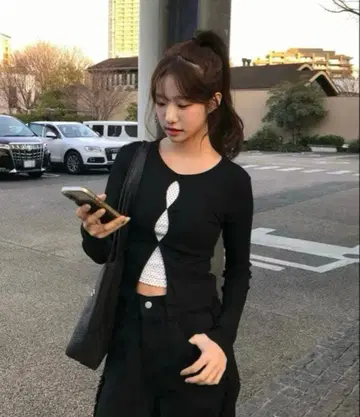 [ 미사용 새상품 ] 컷 아웃 레이어드 도트 티셔츠 emmy