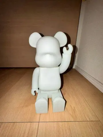 베어브릭 매트 화이트 400